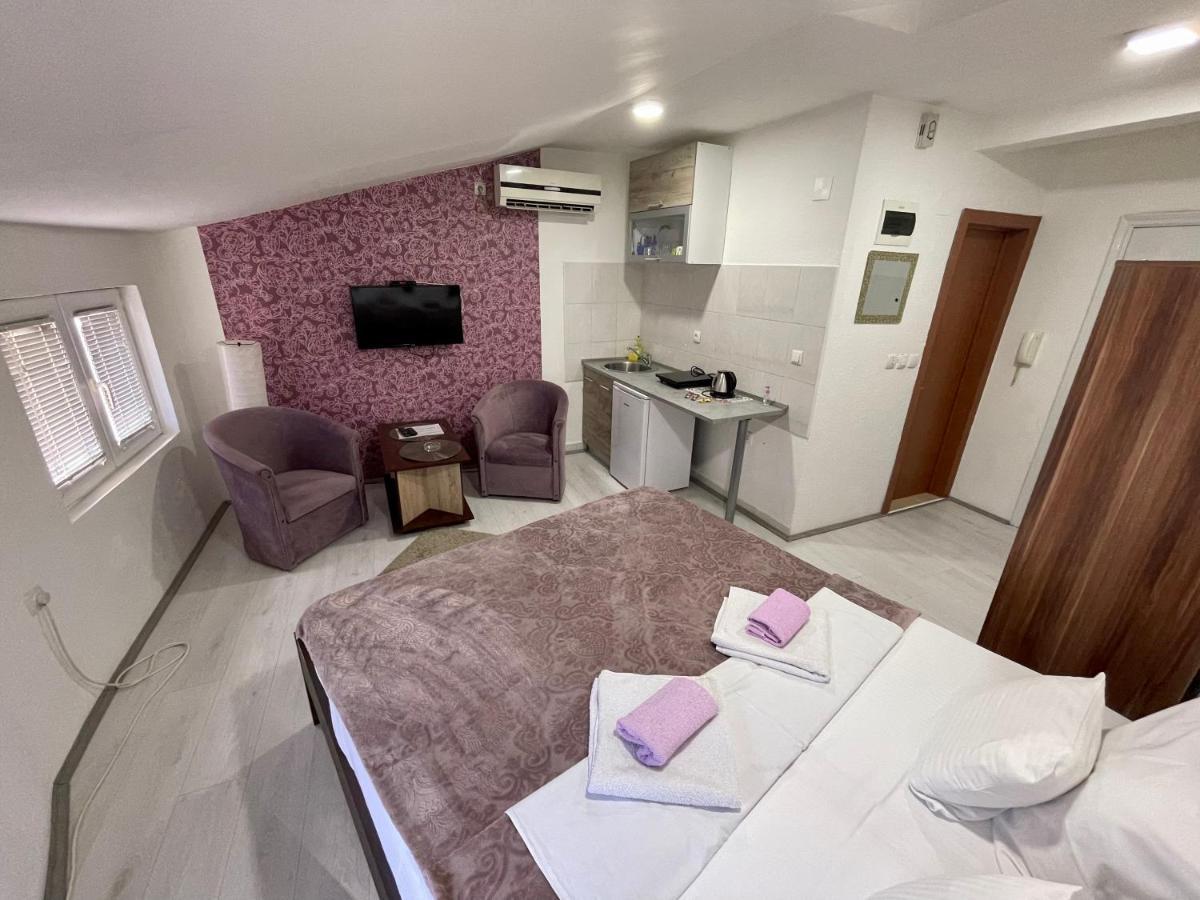 Apartmani Aleksandra U Centru Grada 克拉古耶瓦茨 外观 照片