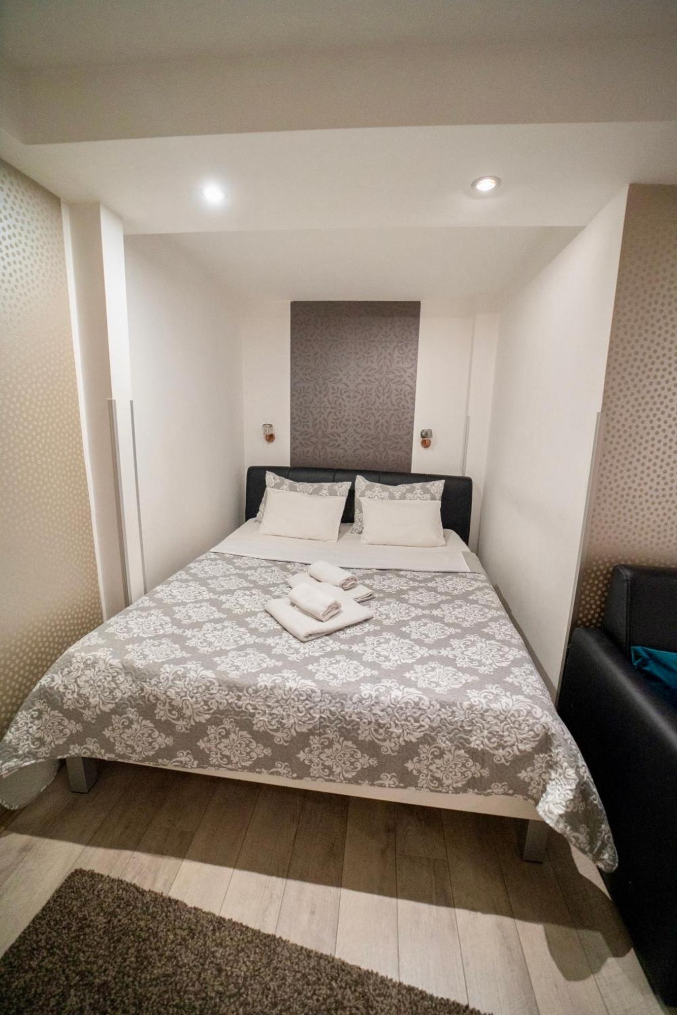 Apartmani Aleksandra U Centru Grada 克拉古耶瓦茨 外观 照片