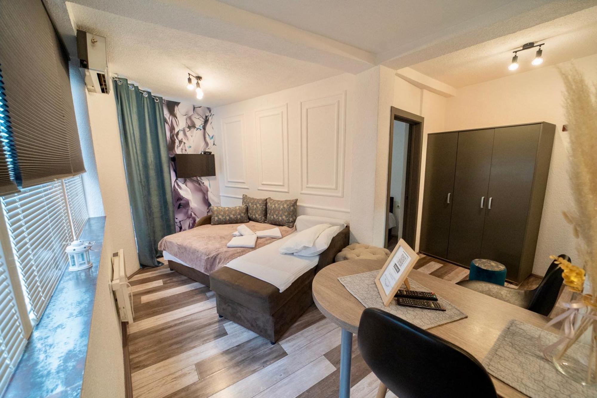Apartmani Aleksandra U Centru Grada 克拉古耶瓦茨 外观 照片